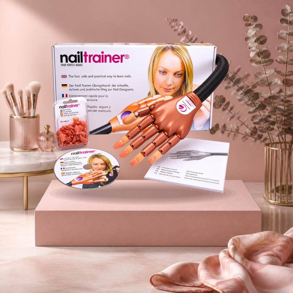 Nailtrainer oefenhand inclusief 100 nagelbedjes