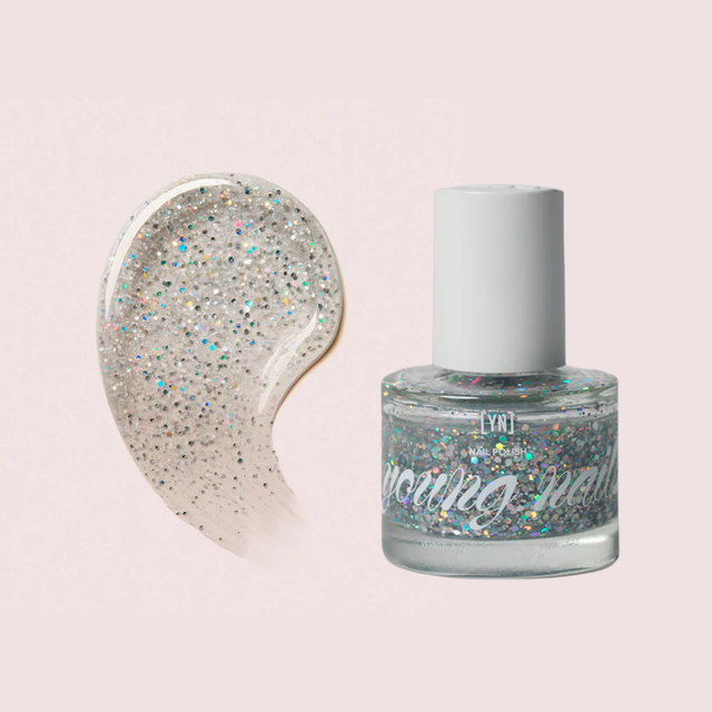 Young Nails Caption - v2 / Nail Polish