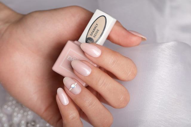 E.MiLac WEC Sparkly Beige #152, 9 ml.