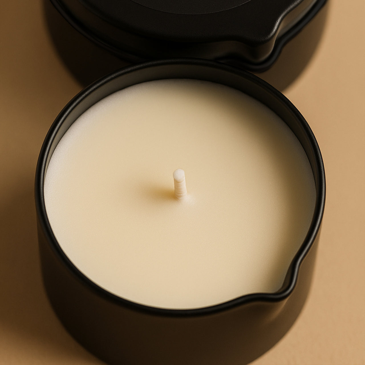 FEHU Massage Candle Rum Noir, 30 g / 100 g.
